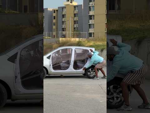 El auto ? sin puertas thumbnail