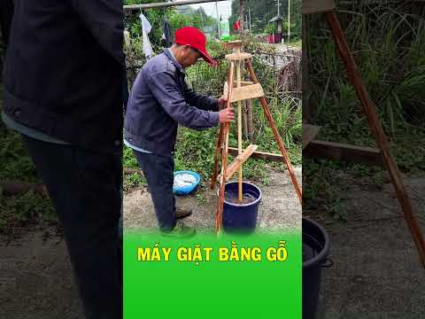 Bác nông dân chế tạo máy giặt quay tay bằng gỗ thumbnail