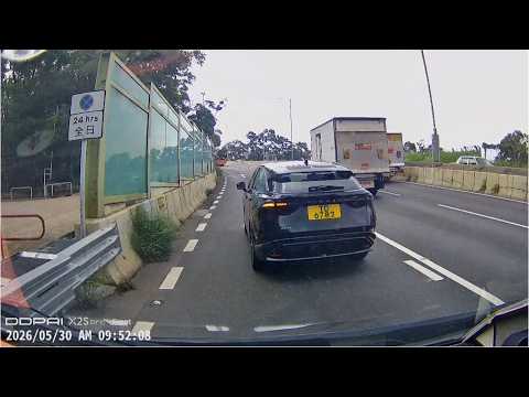 車CAM直擊 - 唔舉報你都唔得喇？打住左燈行車 一過你就夾埋嚟 thumbnail