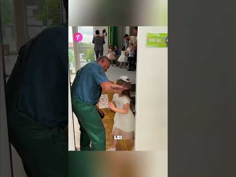 Suo padre non si è lasciato sfuggire l'occasione di festeggiare la sua vittoria ❤️ thumbnail
