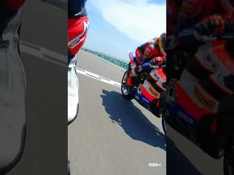 Jump onboard to enjoy Surra's last-lap overtake on Vierge ✊ | 2026 #AragonWorldSBK 🇪🇸 thumbnail