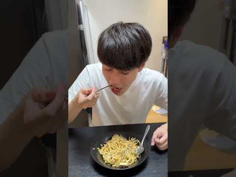 親友に高級料理と思わせて冷蔵庫の余り物で作った料理食べさせてみた thumbnail