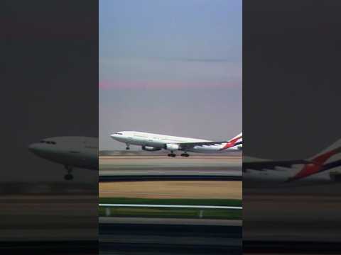 Historic Footage of Emirates' First Flight thumbnail