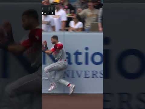 Justin Crawford slams into the wall for an INCREDIBLE catch! 😲 thumbnail