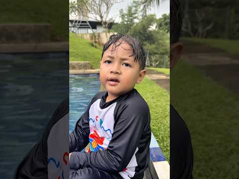 WADUH!! KAKI EMPAN KENA KERAMIK PECAH!! thumbnail