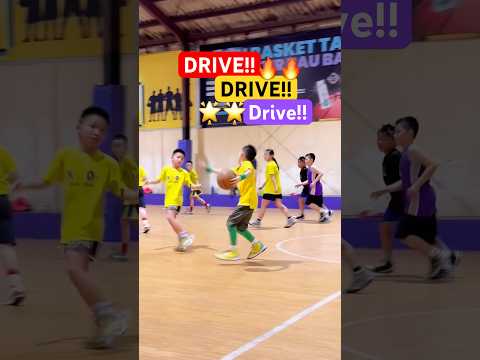 FREE LAYUP!! 😱😆 How to score in Basketball #shorts #ballislife #basketballhighlights thumbnail