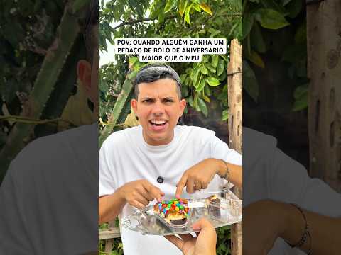 POV: QUANDO ALGUÉM GANHA UM PEDAÇO DE BOLO DE ANIVERSÁRIO MAIOR QUE O MEU thumbnail