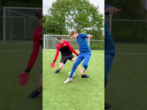 RONALDO 1V1 VS GOALKEEPER!! thumbnail