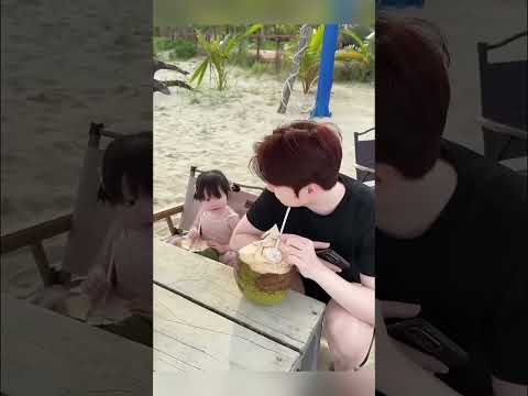 Bố cùng con gái dễ thương đi dạo biển🥰 thumbnail