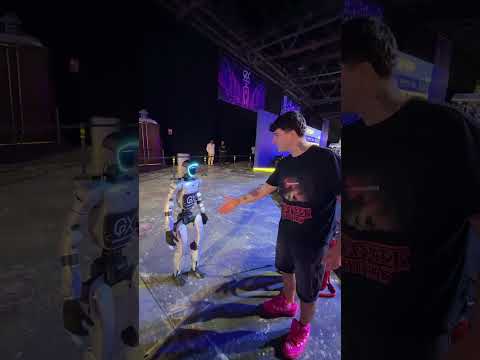 Incontro un Robot 😂 thumbnail