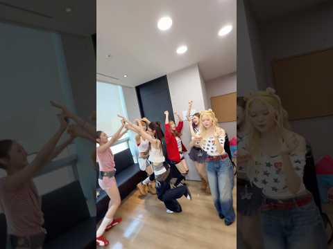 쇼! 음악중심 퇴근 ෆ‍ feat. 얼마나 퇴근하고 싶은지 감도 안 옴..? #KIIRAS #키라스 #TATA #KIIRAS_TATA thumbnail