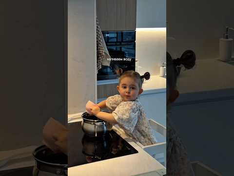 Дочь готовит мармеладки в 2 года 🥹💕 thumbnail