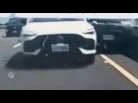 【車禍影片】第一次在國道遇到前後都發生車禍（2026.05.18 國道一號溪州段 thumbnail