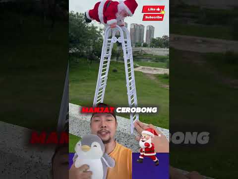 Santa manjat tangga bagi2 hadiah!!? 😀 #shorts thumbnail