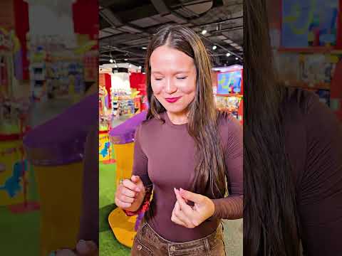 АРИАНА ВСЕ КОНФЕТКИ ОТНЯЛА!😠 thumbnail