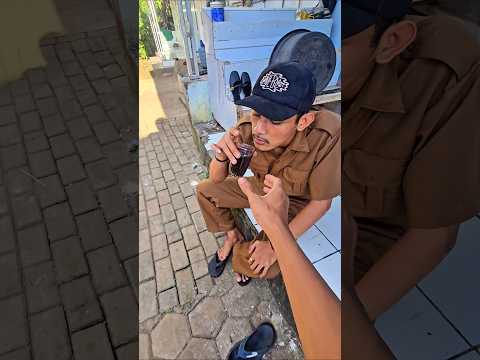 ambil kopi ngokngok🤣😲😄 thumbnail