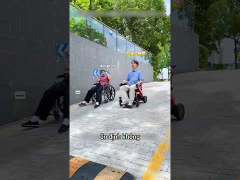 Anh ấy tặng người mẹ xe lăn mới nhưng bà từ chối nhận nó 😳 thumbnail