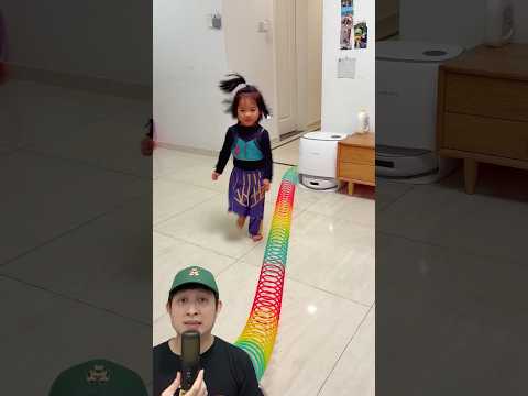 ADIK MENCARI SUMBER SUARA MISTERIUS DI RUMAH‼️? @PresentHunt #remix #dubbing #trending thumbnail
