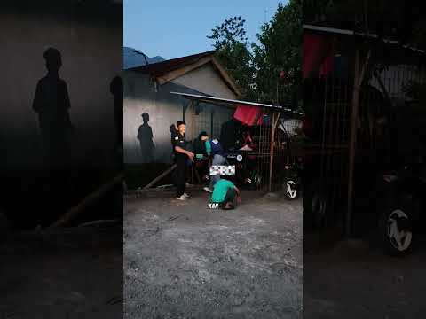 Mama Ara Kaget Anjing Terlindas Ban Mobil Papa Pulang Latihan Sepak Bola. Maaf G Liat D Tanjakan ??? thumbnail