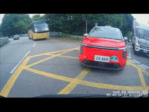 車CAM直擊 - 的士狗 ZX469 迴旋處唔望直出，Dup到頸痛 thumbnail
