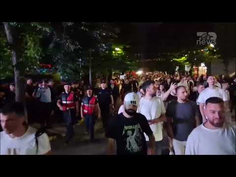 Top News- “Hiqni kapelet”, Protestuesit marshojnë nga ish Blloku, thirrje policëve thumbnail