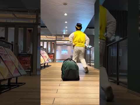 The bag is chasing me! thumbnail