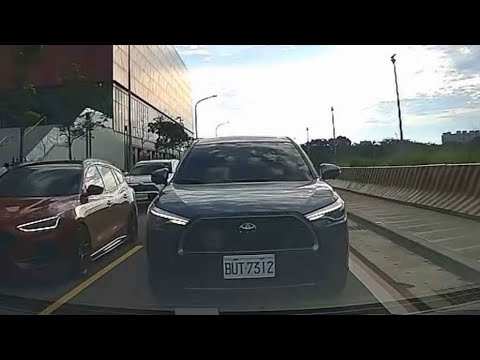 看到他一直退，就很爽 thumbnail