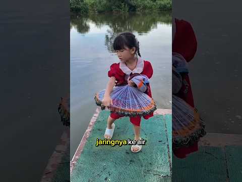 Sweetie Kecil Bikin Heboh! Jaring Ikannya Sampai Penuh 🤯😱🐟#shorts thumbnail