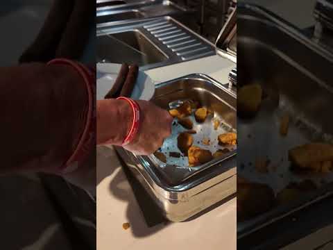 Chris Woerts geniet van kindermenu op Curaçao: 'Lekkerder dan klaarkomen!' ?? #vandaaginside thumbnail