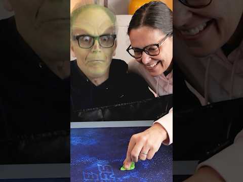 CHI PERDE DIVENTA UN ALIENO: Sfida di Coppia a Shape Invaders thumbnail