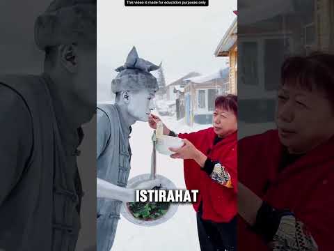 IBU INI MEMBERIKAN MI INSTAN KEPADA PATUNG😱 thumbnail