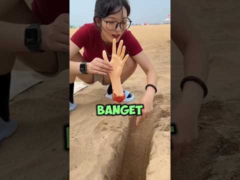 Adikku Kapok Lihat Pasir Beneran Bisa Makan Tangan Nakal! #shorts thumbnail
