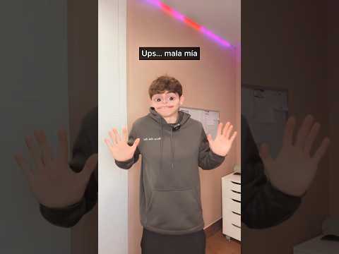 Niño le roba el móvil a su hermana😂 #shorts #viral thumbnail