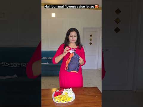"Flower hair bun banane ki easy trick." 😲🤯🤩 #relatable #trending #shorts thumbnail