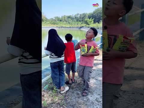 AZKA MONDAR MANDIR AJA MAKAN CIKI PISANG😁😅 #hiburansegar #funny #comedy #shorts #humor thumbnail