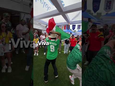 ¡Hay mexicanos por todos lados! 🤯🇲🇽 #shorts thumbnail