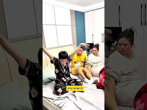 Cậu bé ngủ mơ gặp ác mộng khiến Bố mẹ cười không ngậm mồm #shorts #funny #haihuoc thumbnail