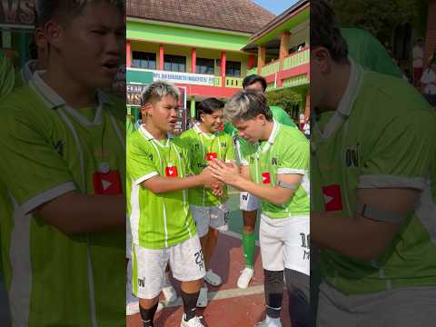 Kekuatan kita bertambah dibantu Bang @Atta Halilintar dan @kitingss🤟🏽 #shorts #lucu #bolaomped thumbnail