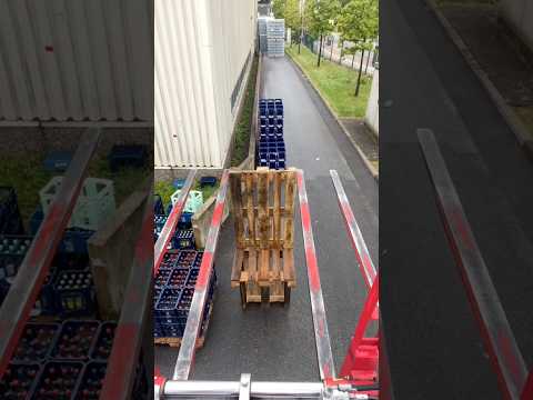 Smart forklift driver ?? #truckdriverlife #truckdriving #forklift thumbnail