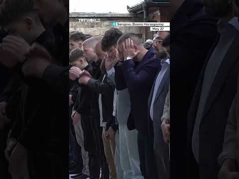 Muslims around the world perform Eid al Adha prayers thumbnail