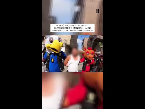 Poliziotti travestiti da mascotte dei Mondiali arrestano spacciatore a Lima thumbnail