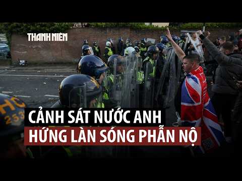 Nước Anh phẫn nộ vì cảnh sát còng tay nạn nhân bị đâm hấp hối thumbnail