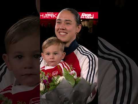 Manuela Zinsberger's emotional tribute to #Arsenal ❤️ 'Keep pushing the women's game' #BarclaysWSL thumbnail