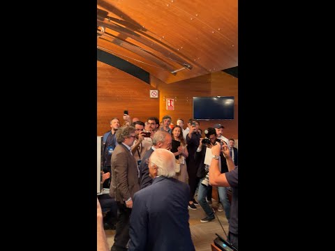 ROBERTO CARLOS, RONALDO y MÁS LEYENDAS del REAL MADRID apoyan a FLORENTINO PÉREZ en su campaña thumbnail