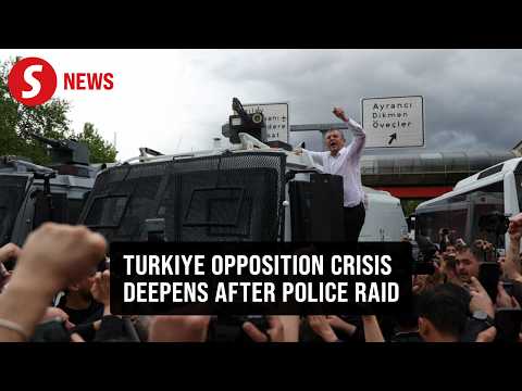 Turkish police force ousted opposition out of headquarters as crisis deepens thumbnail