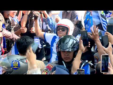 Salfok! Gaya KDM Pimpin Pawai, Naik Motor Dan Bonceng Nenek-Nenek Bobotoh! | Pawai Per5ib Juara thumbnail