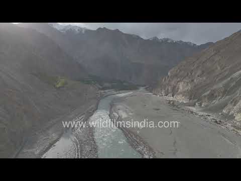 The stunning Shyok River flowing through the rugged mountains near Turtuk Village thumbnail