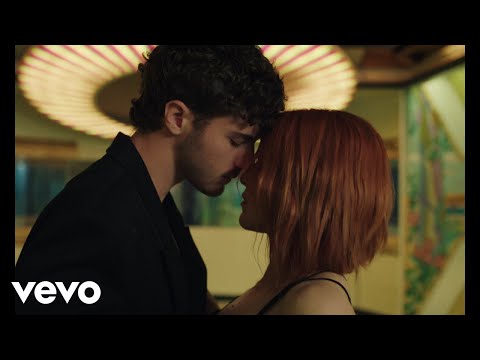 Noemi, Vito Salamanca - Tu cosa fai questa sera (Official Video) thumbnail