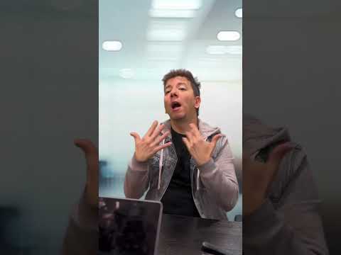 QUANDO DEVI RINNOVARE L’ASSICURAZIONE #danielecondotta #comedy thumbnail