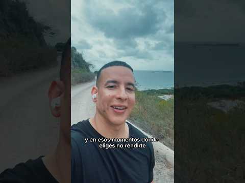 En los momentos que eliges no rendirte Daddy Yankee reflexiona durante su caminata de gratitud thumbnail